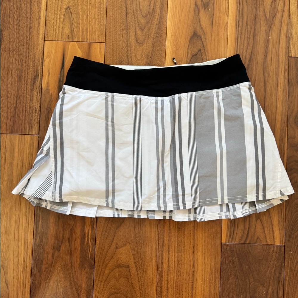 LULULEMON Run: Pace Setter Skirt in Groovy Stripe Nimbus black white grey sz 4 - Picture 10 of 16